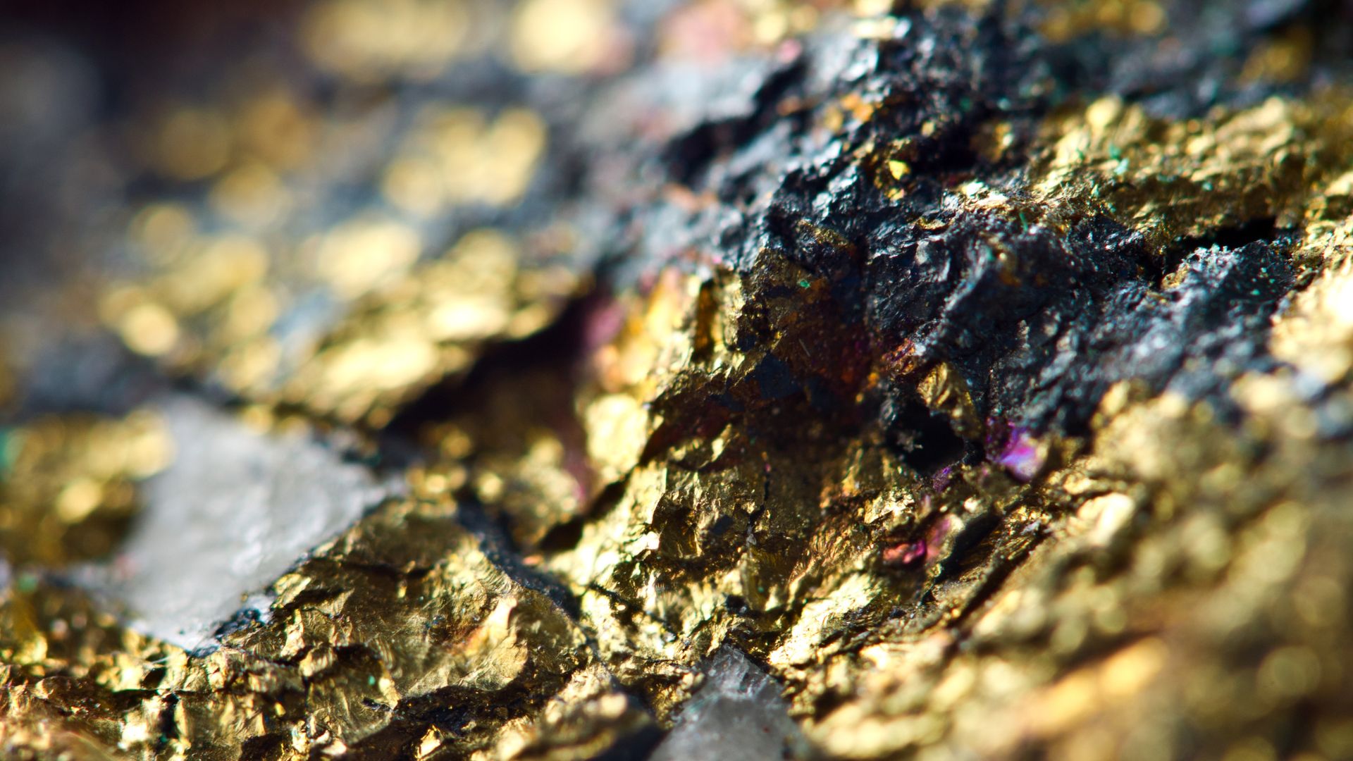 En el ámbito minero, Perú alberga un total de 18 proyectos dedicados a la  exploración de oro