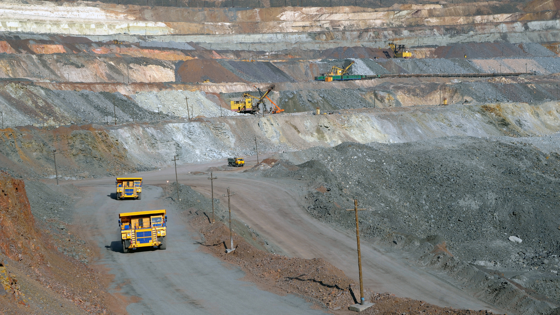 En el tercer trimestre se incrementó la actividad a un 8.9% respecto a la  minería e hidrocarburos